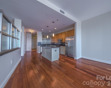 333 W Trade Street - Photo Thumbnail 13