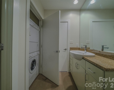 333 W Trade Street - Photo Thumbnail 21