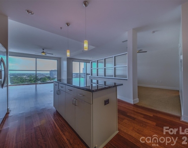 333 W Trade Street - Photo Thumbnail 5