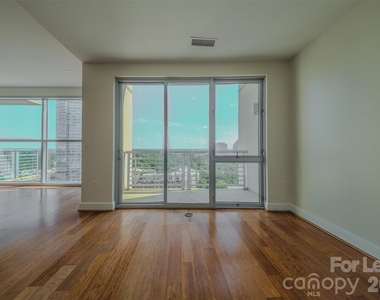 333 W Trade Street - Photo Thumbnail 7