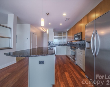 333 W Trade Street - Photo Thumbnail 4