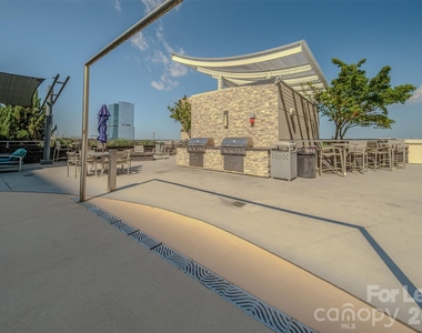 333 W Trade Street - Photo Thumbnail 30
