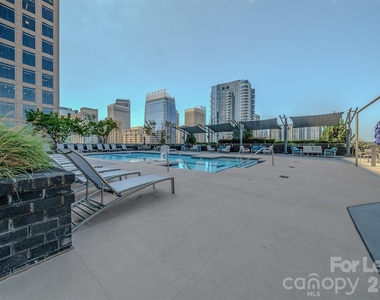 333 W Trade Street - Photo Thumbnail 28