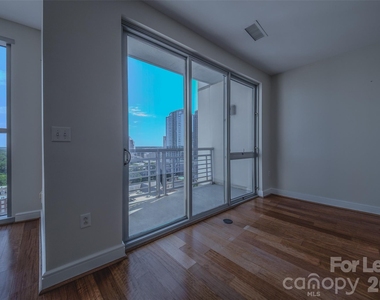 333 W Trade Street - Photo Thumbnail 8