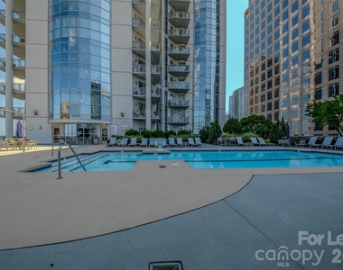 333 W Trade Street - Photo Thumbnail 32
