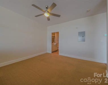 333 W Trade Street - Photo Thumbnail 17