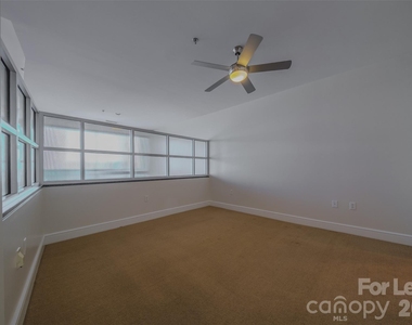 333 W Trade Street - Photo Thumbnail 14