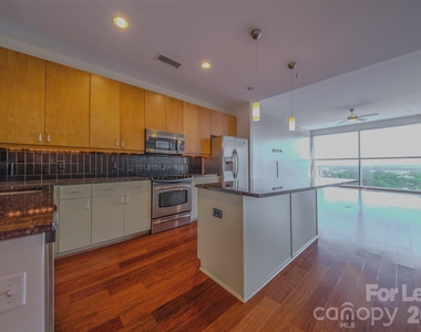 333 W Trade Street - Photo Thumbnail 3