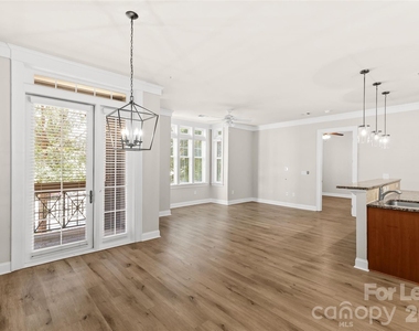 2810 Selwyn Avenue - Photo Thumbnail 4
