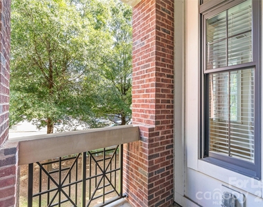 2810 Selwyn Avenue - Photo Thumbnail 15
