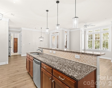 2810 Selwyn Avenue - Photo Thumbnail 9