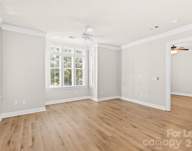2810 Selwyn Avenue - Photo Thumbnail 12