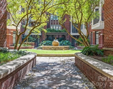 2810 Selwyn Avenue - Photo Thumbnail 31