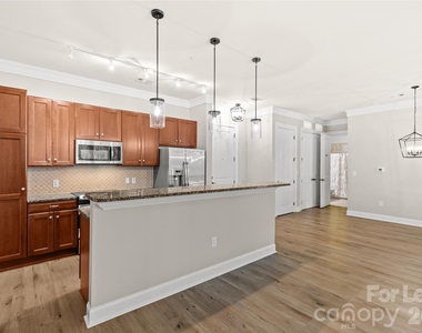 2810 Selwyn Avenue - Photo Thumbnail 7