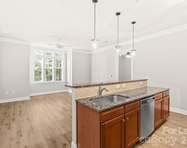2810 Selwyn Avenue - Photo Thumbnail 11