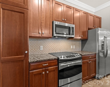 2810 Selwyn Avenue - Photo Thumbnail 8
