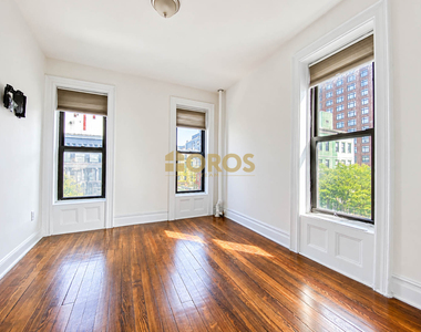 Grand Street #11 - Photo Thumbnail 8
