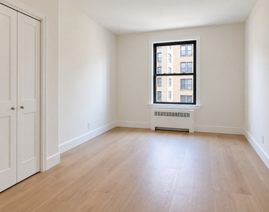 115 East 34th Street - Photo Thumbnail 3