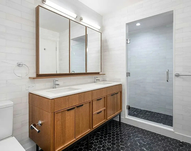East 54th Street - Photo Thumbnail 3