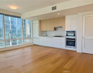 877 Francisco - Photo Thumbnail 2