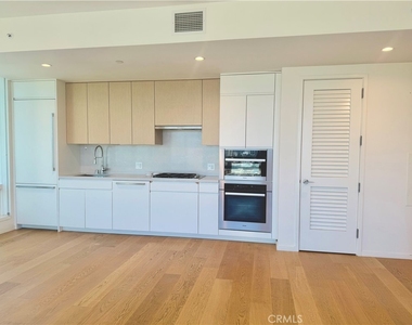 877 Francisco - Photo Thumbnail 1
