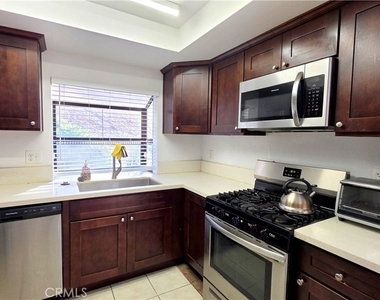 3610 Hemlock Lane - Photo Thumbnail 3