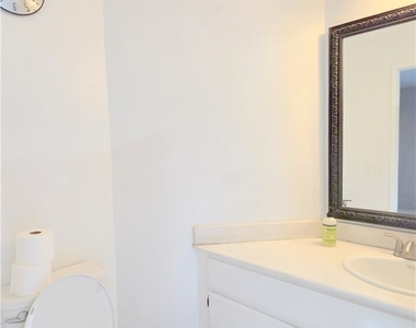 3610 Hemlock Lane - Photo Thumbnail 13