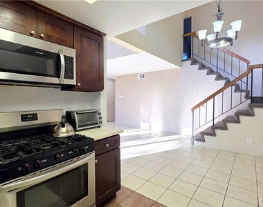3610 Hemlock Lane - Photo Thumbnail 5