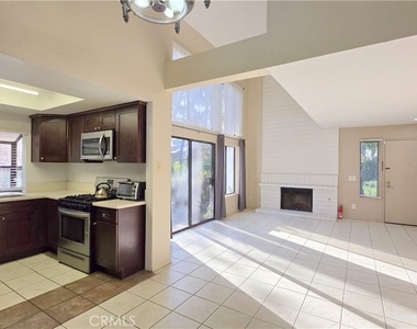 3610 Hemlock Lane - Photo Thumbnail 2