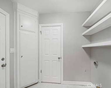 18334 Los Alimos Street - Photo Thumbnail 17