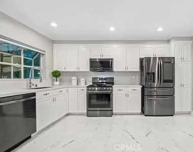 18334 Los Alimos Street - Photo Thumbnail 10