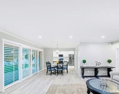 18334 Los Alimos Street - Photo Thumbnail 5