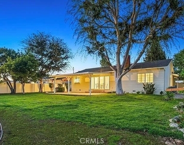 18334 Los Alimos Street - Photo Thumbnail 21