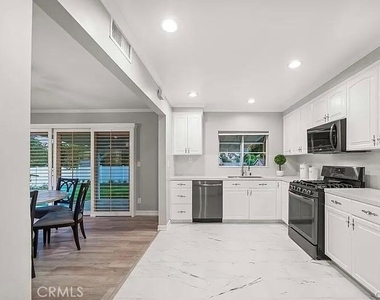 18334 Los Alimos Street - Photo Thumbnail 9