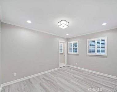 18334 Los Alimos Street - Photo Thumbnail 16