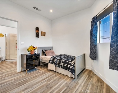 8326 Byrd Avenue - Photo Thumbnail 5