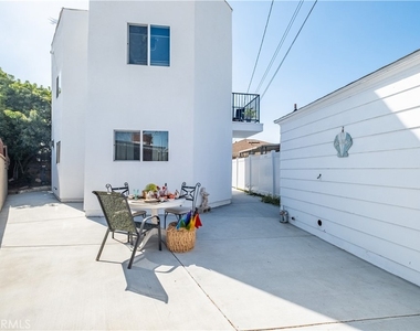 8326 Byrd Avenue - Photo Thumbnail 2