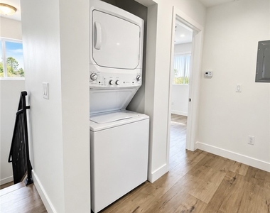 3525 Siskiyou - Photo Thumbnail 12