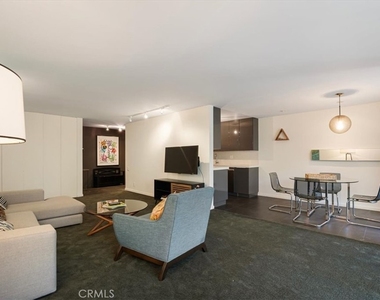 850 N Kings Road - Photo Thumbnail 3