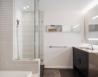 850 N Kings Road - Photo Thumbnail 11