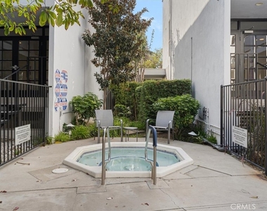 850 N Kings Road - Photo Thumbnail 14