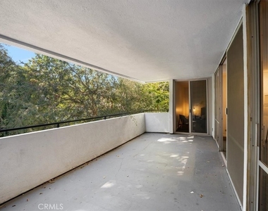 850 N Kings Road - Photo Thumbnail 6