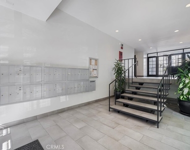850 N Kings Road - Photo Thumbnail 12