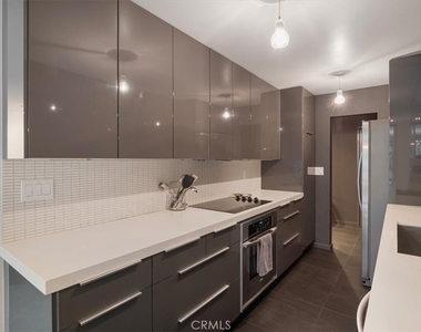 850 N Kings Road - Photo Thumbnail 4