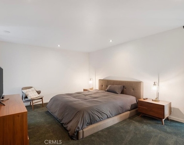 850 N Kings Road - Photo Thumbnail 10