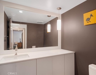 850 N Kings Road - Photo Thumbnail 8