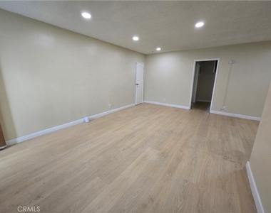 1216 N Formosa N - Photo Thumbnail 2