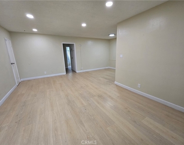 1216 N Formosa N - Photo Thumbnail 1
