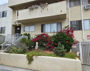 1216 N Formosa N - Photo Thumbnail 8