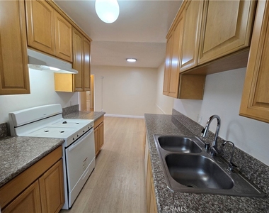 1216 N Formosa N - Photo Thumbnail 4